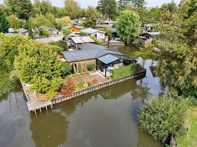 BookNoFees: Ruhiges Chalet mit einem Schlafzimmer und eigenem Garten – Geel