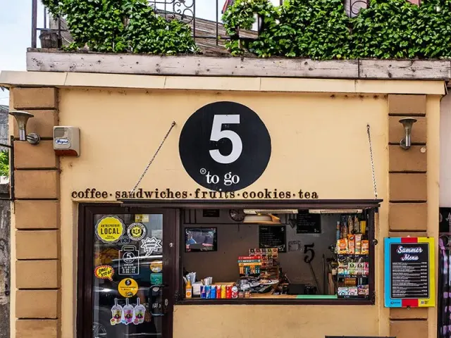 BookNoFees: Café – 5 to go – Bucharest – Noch 5, Foto 2