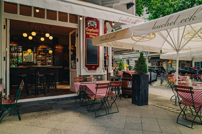BookNoFees: Restaurant – Kuchel Eck – Berlin – Ecksofa, Foto 1