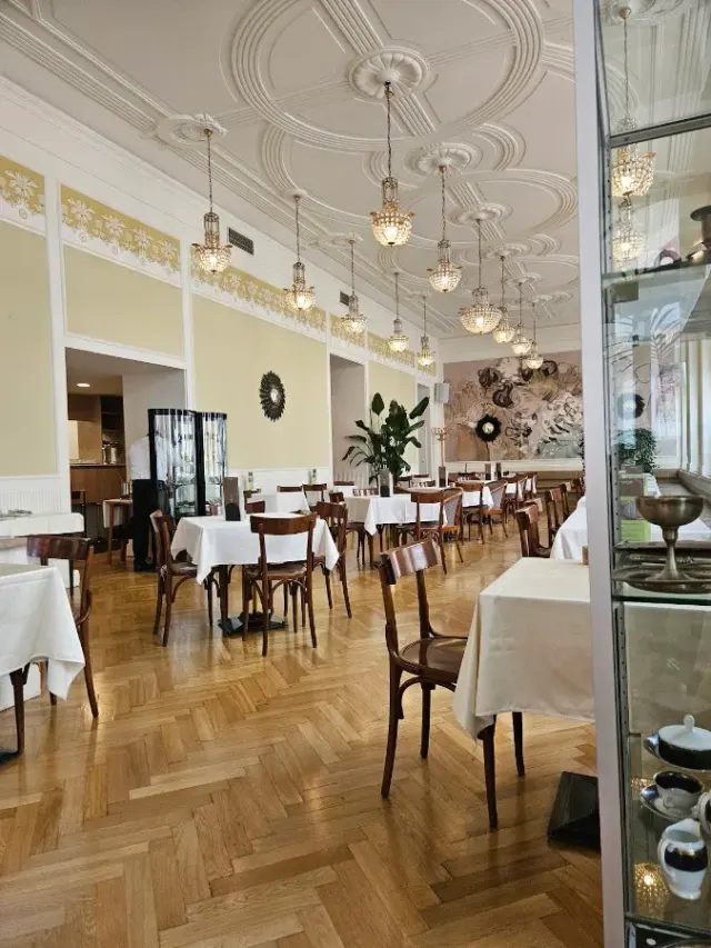 BookNoFees: Café – Kavarna Union – Ljubljana – Café Union, Foto 2