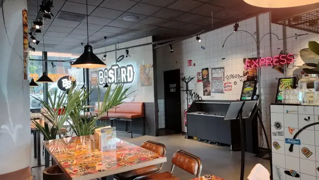 BookNoFees: Restaurant – Bastard Burgers – Stockholm – Bastard-Burger, Foto 2