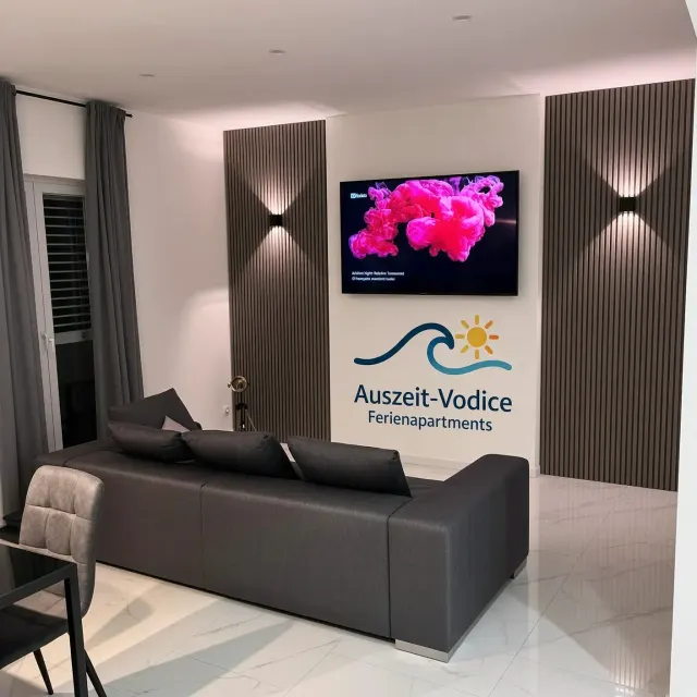 BookNoFees: Auszeit Vodice Apartment 1: with private pool and BBQ – Vodice