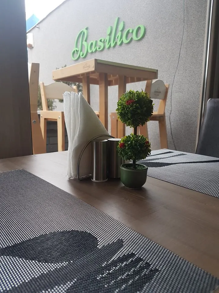 BookNoFees: Restaurant – Basilico – Bucharest – Basilikum, Foto 1