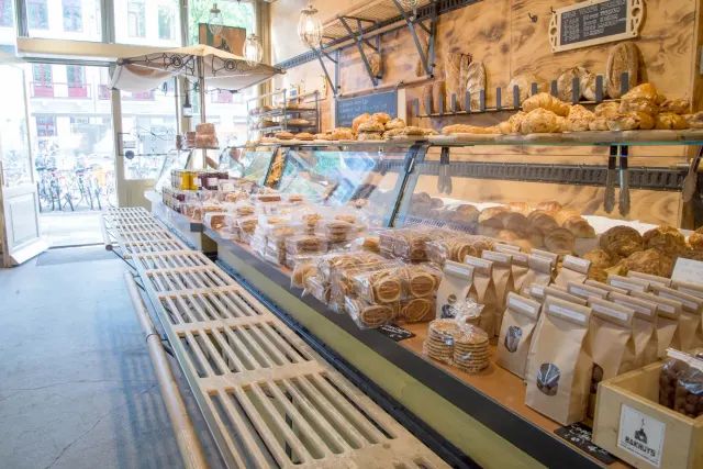 BookNoFees: Café – Bakhuys – Amsterdam – Das sind, Foto 3
