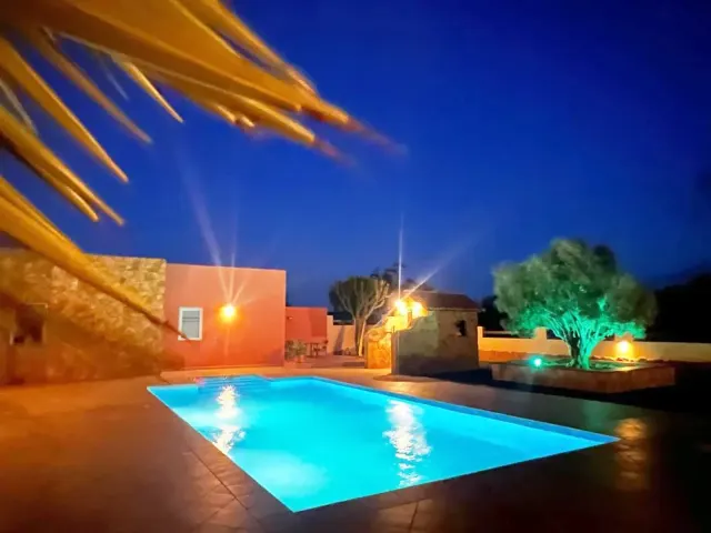 BookNoFees: Ferienwohnung in Triquivijate – Finca El Lomo-Ihr gemütliches Zuhause mit privatem Pool , Triquivijate