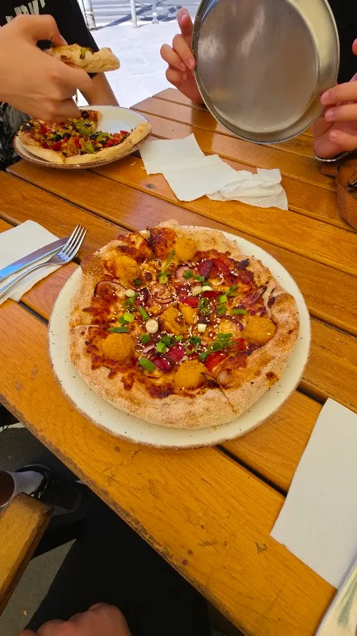 BookNoFees: Restaurant – Pizza Hut – Bucharest – Pizza Hut, Foto 2