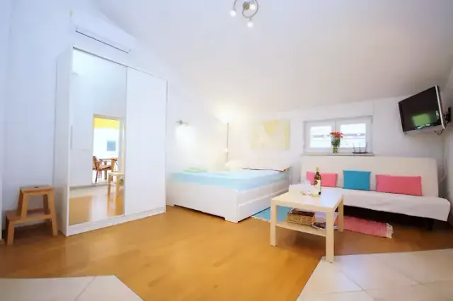 BookNoFees: Studio Kamamila in Strandnähe, 200m zum Strand – Medulin