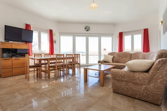 BookNoFees: Architekten-Villa mit Meerblick für große Gruppen und kostenfreien Strandliegen am Badestrand – Medulin