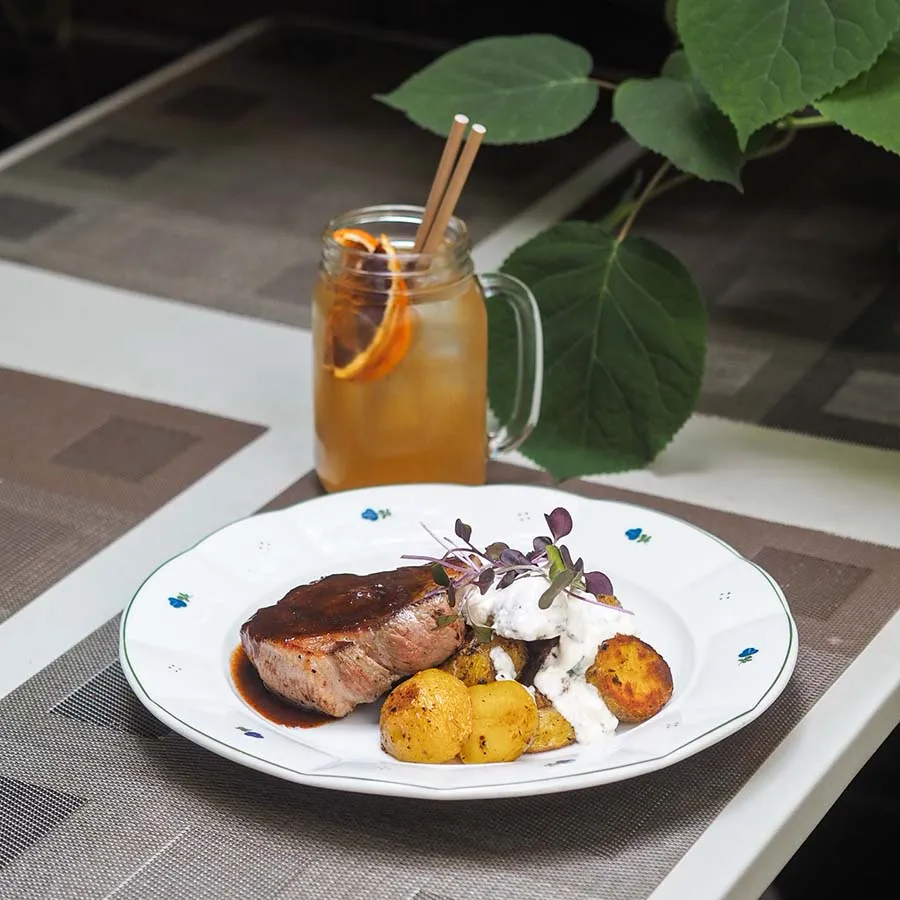 BookNoFees: Restaurant – U Bílého lva – Prague – Beim Weißen Löwen, Foto 1