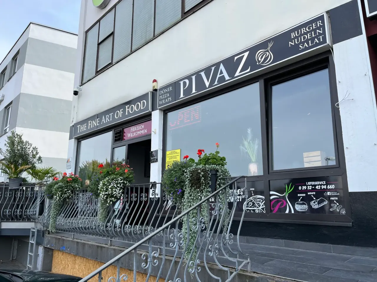 BookNoFees: Imbiss – Pivaz Döner Pizza – Arnsberg-Neheim – Pivaz Döner-Pizza, Foto 1