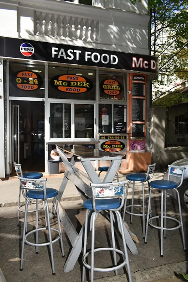 BookNoFees: Imbiss – Mc DEK – Belgrade – Mc DEK, Foto 1