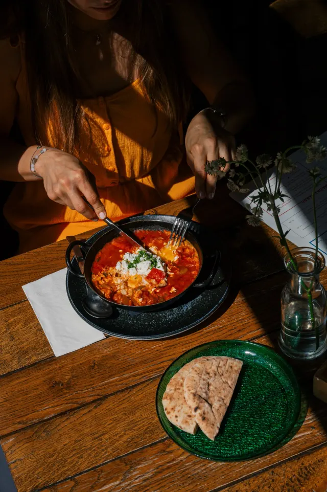BookNoFees: Restaurant – Makom – Vienna – Schreiben, Foto 2