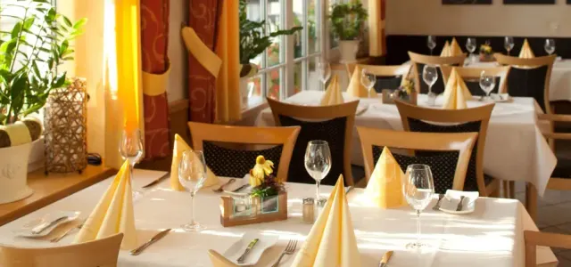 BookNoFees: Restaurant – Luckai Hotel & Restaurant – Meschede-Freienohl – Luckai Hotel & Restaurant, Foto 2