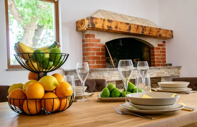 BookNoFees: Ruhige, rustikale Villa mit privatem Pool – Posedarje