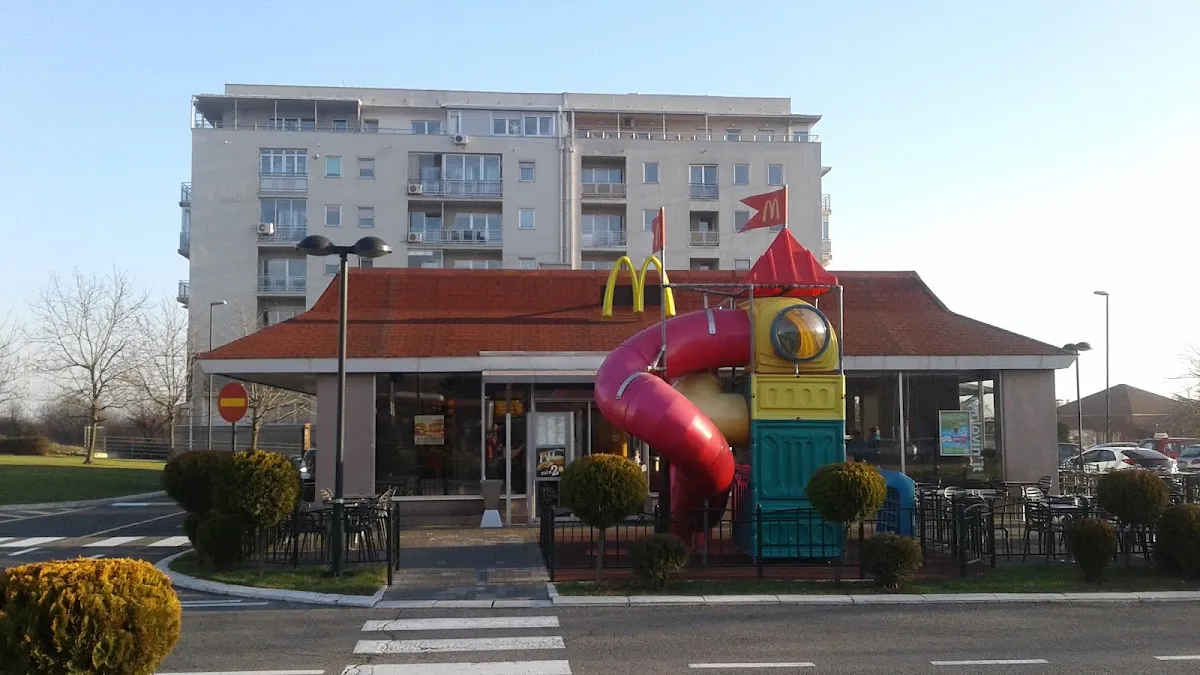 BookNoFees: Imbiss – McDonald's – Belgrade – McDonald's, Foto 1