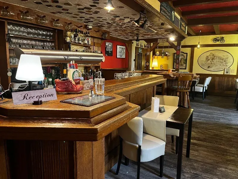 BookNoFees: Restaurant – Henblas — Hotel, Restaurant & Pub – Neuenrade-Altenaffeln – Henblas — Hotel, Restaurant & Pub, Foto 1