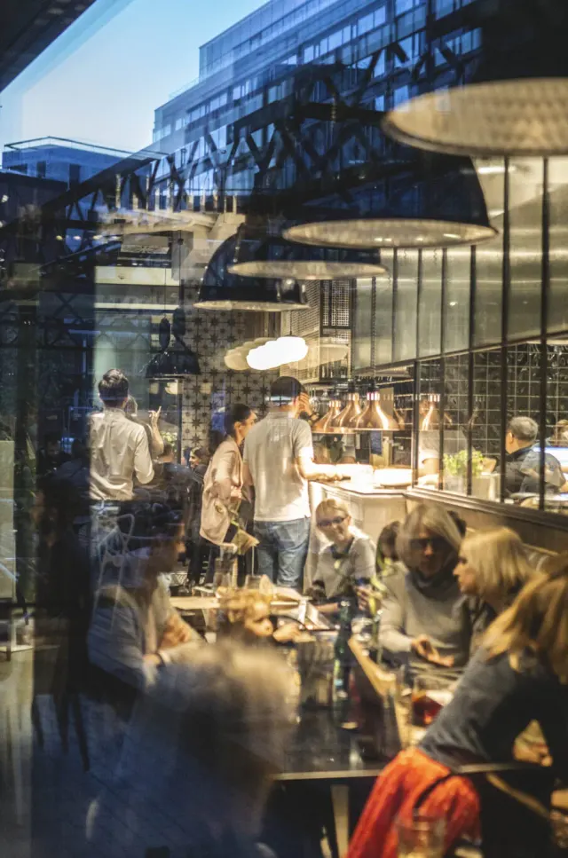 BookNoFees: Restaurant – Pełną Parą – Warsaw – Mit Volldampf, Foto 2