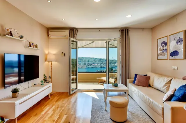 BookNoFees: Ferienwohnung in Pula – Ferienwohnung „Sanja“ mit Meerblick und zwei Schlafzimmern in Pula