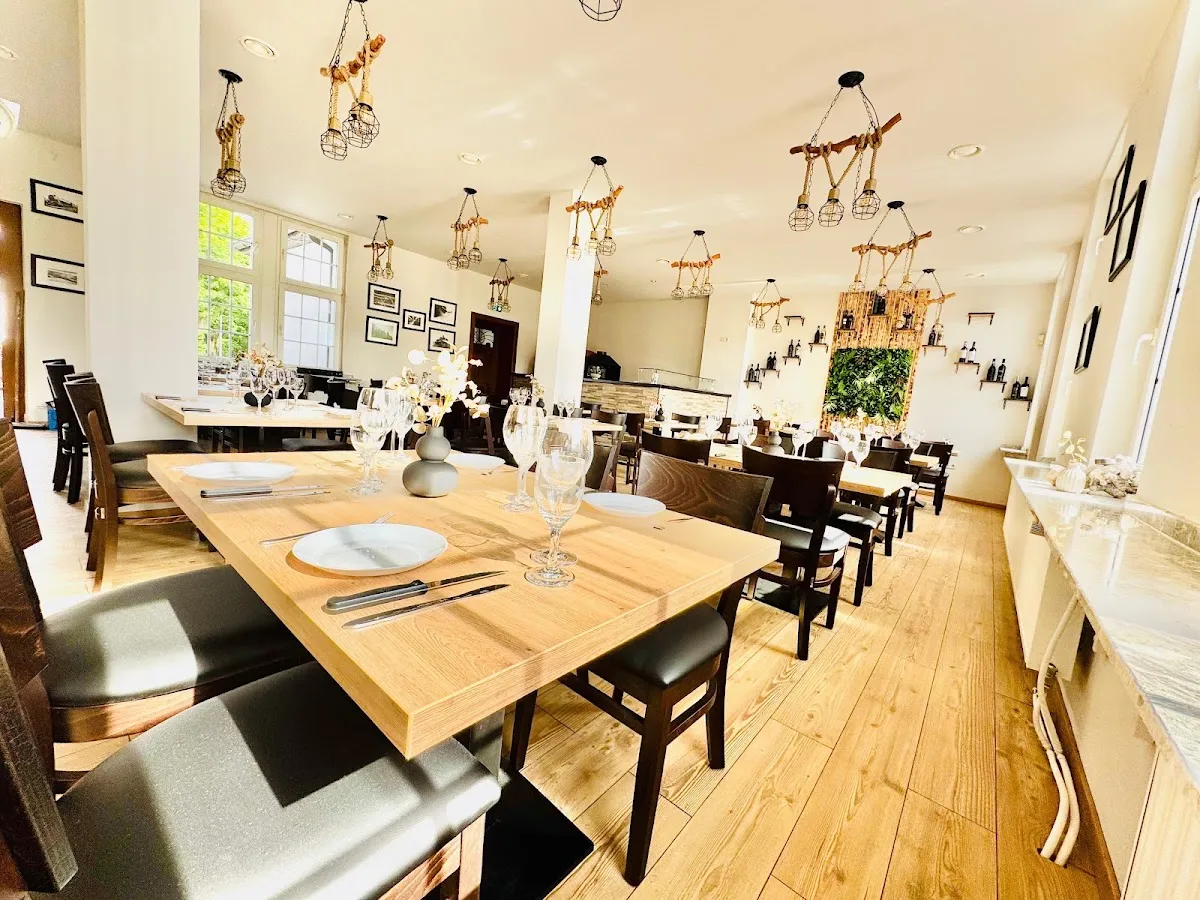 BookNoFees: Restaurant – Kulturbahnhof – Halver – Kulturbahnhof, Foto 1