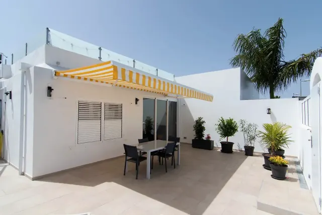 BookNoFees: Ferienwohnung in Playa Del Ingles – Casa Kriki exklusiver Bungalow mit Dachterrasse in der Anlage Holycan