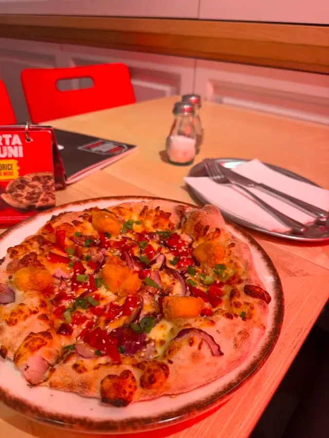 BookNoFees: Restaurant – Pizza Hut – Bucharest – Pizza Hut, Foto 2