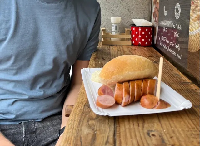 BookNoFees: Imbiss – Klobasarna – Ljubljana – Wurstfabrik, Foto 2
