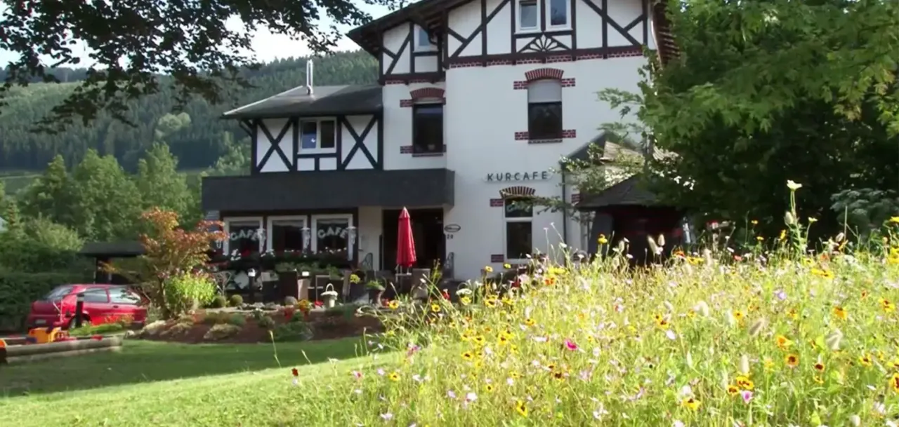 BookNoFees: Café – Café am Kurpark – Lennestadt – Café am Kurpark, Foto 1