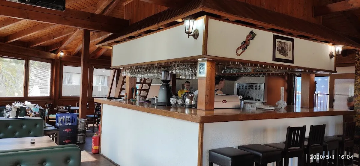 BookNoFees: Restaurant – Libero Drevenica – Bratislava – Libero Holzhütte, Foto 1