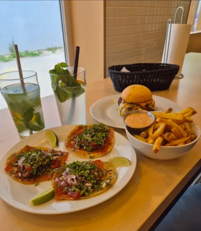 BookNoFees: Restaurant – Roxor BRGR & Beer – Bratislava – Roxor Burger & Bier, Foto 2