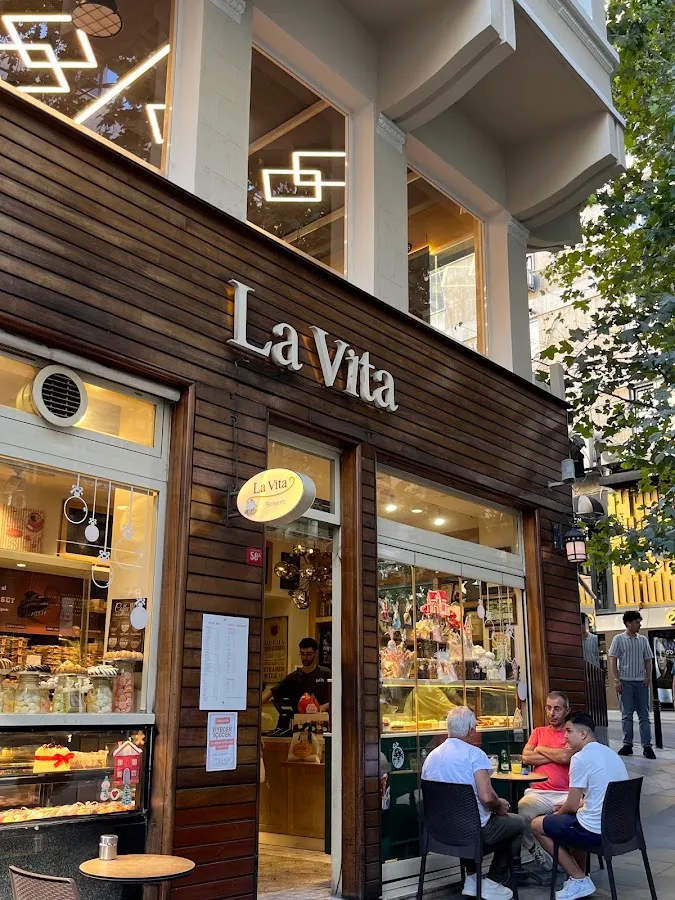 BookNoFees: Bäckerei – La Vita Patisserie – Istanbul – Die Life-Konditorei, Foto 1