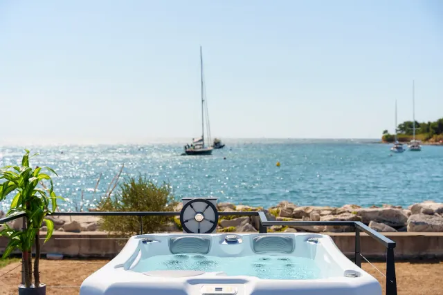 BookNoFees: Luxury Sea House Pearl Infinity – Exklusives Hausboot in Novigrad – Novigrad
