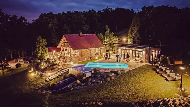 BookNoFees: Five Senses House – Holzhaus mit beheiztem Pool und Wellnessbereich – Sveti Ivan Zelina