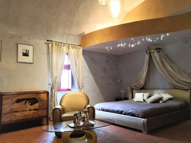 BookNoFees: Ferienwohnung in Mouret – Privatzimmer in einem Schloss in Mouret