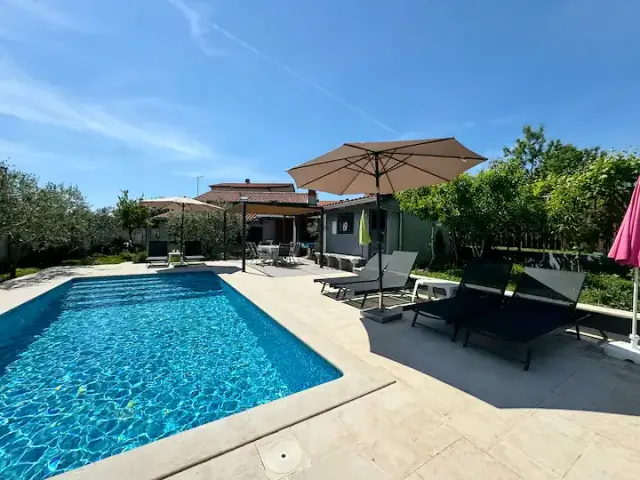 BookNoFees: Ferienwohnung in Pula – Meme 3 - Vier Sterne Wohnung mit Fitness und Pool