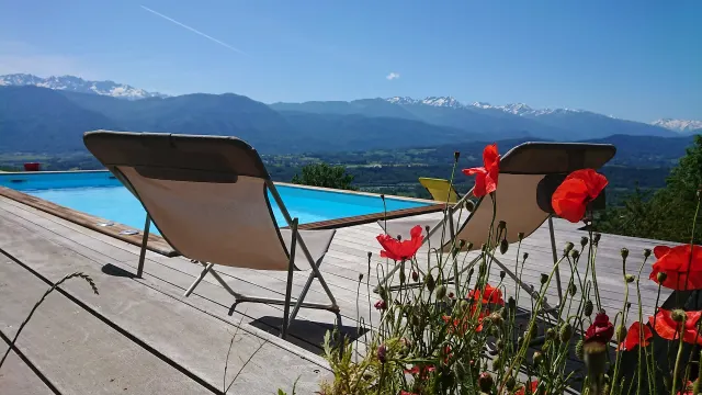 BookNoFees: Charmante Ferienunterkunft für 2 Personen mit Pool in Savoyen – St Pierre D'albigny