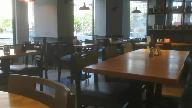 BookNoFees: Restaurant – Pizza Hut – Bucharest – Pizza Hut, Foto 2