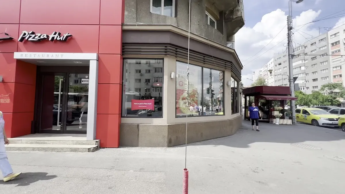 BookNoFees: Restaurant – Pizza Hut – Bucharest – Pizza Hut, Foto 1