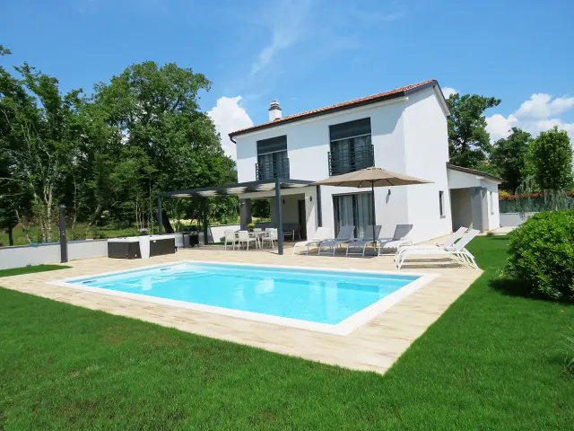 BookNoFees: Ferienwohnung in Kanfanar – Villa Cerasela | Stilvolle Villa Nähe Rovinj mit Pool, Whirlpool und Grill