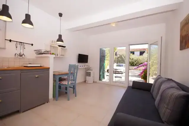 BookNoFees: NEU-Studio Apartment in Strand Nähe – Tribunj