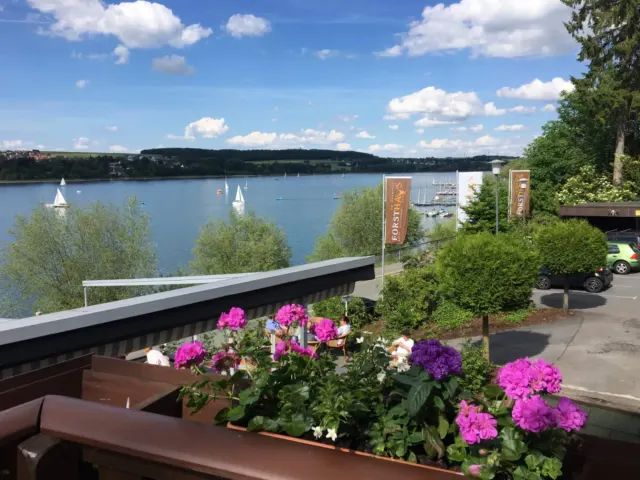 BookNoFees: Forsthaus am Möhnesee, Möhnesee